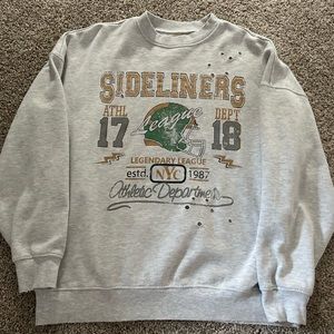 A light weight crewneck from Buckle!